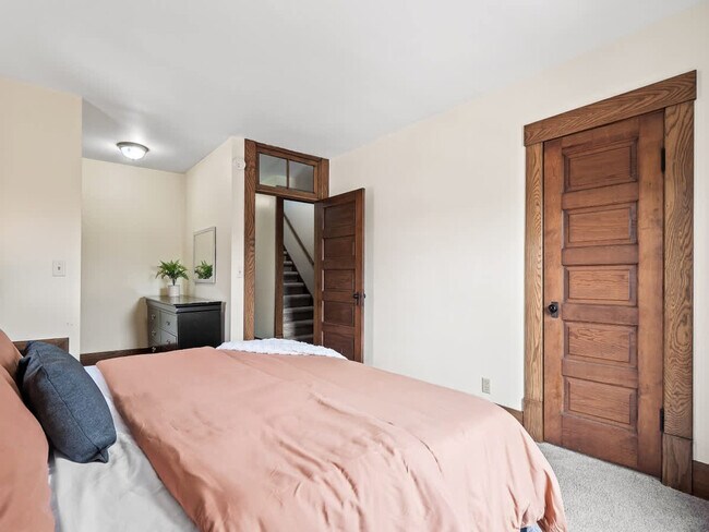 Building Photo - 679 Washington St