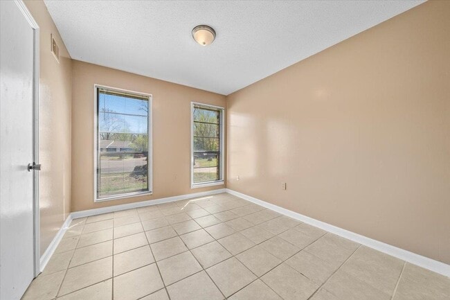 Building Photo - 734 Archie Dr