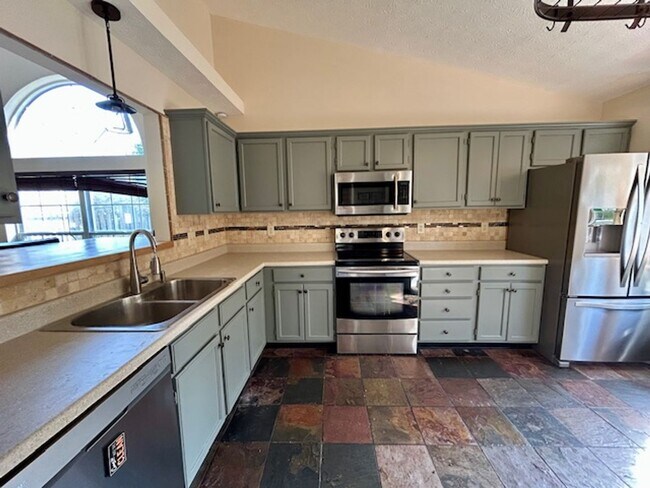 Building Photo - Charming 4-Bedroom Home Near Morse Park & ...