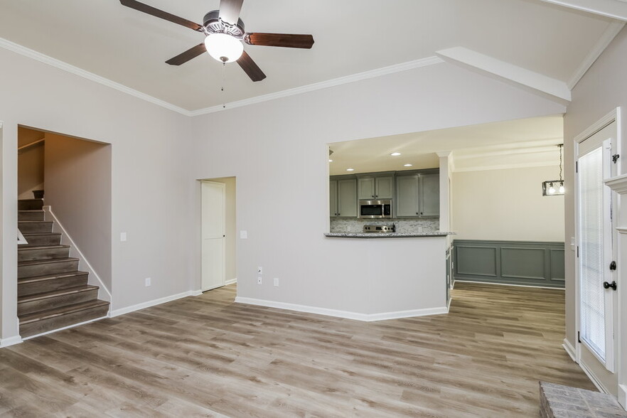 Building Photo - 844 Pinnacle Dr.