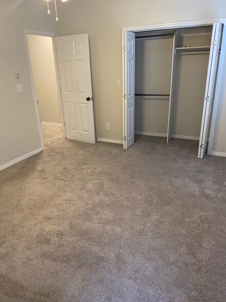 Building Photo - 308 S Gomez Ave