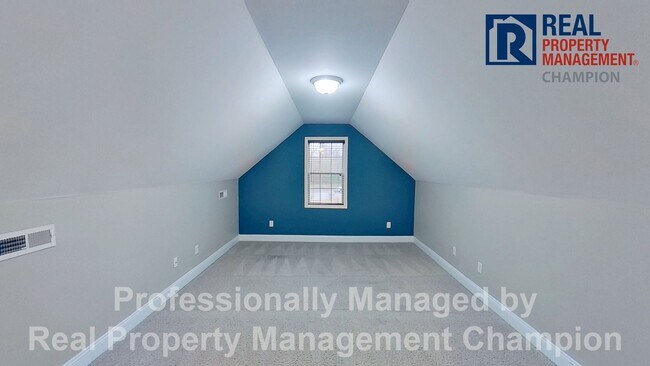 Building Photo - Beautiful home boasts open floorplan, screened porch, and spacious fenced yard