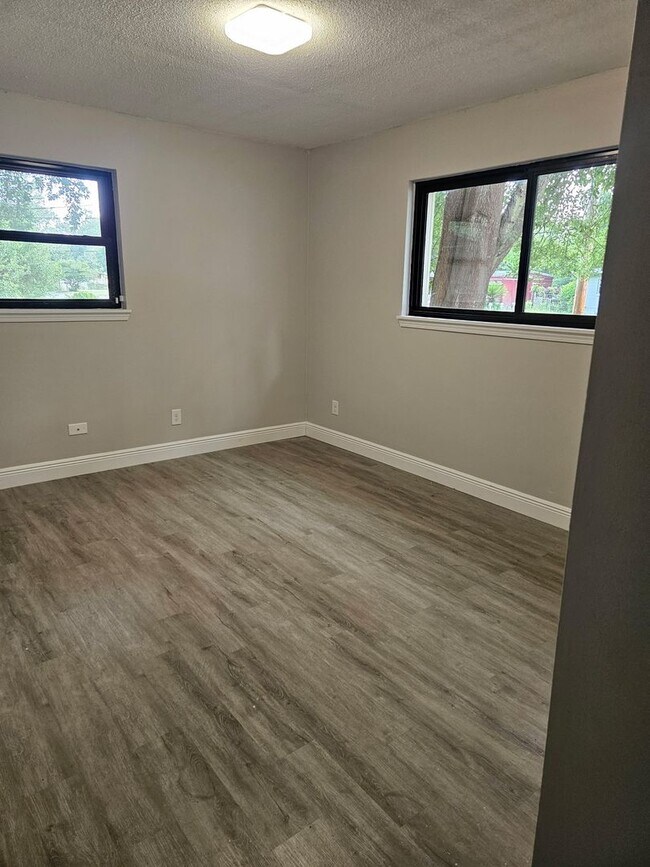Building Photo - Lots of updates!