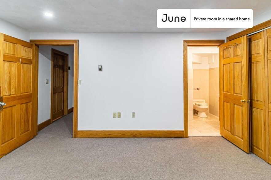 Building Photo - Room in Shared 5 bed/2 bath home