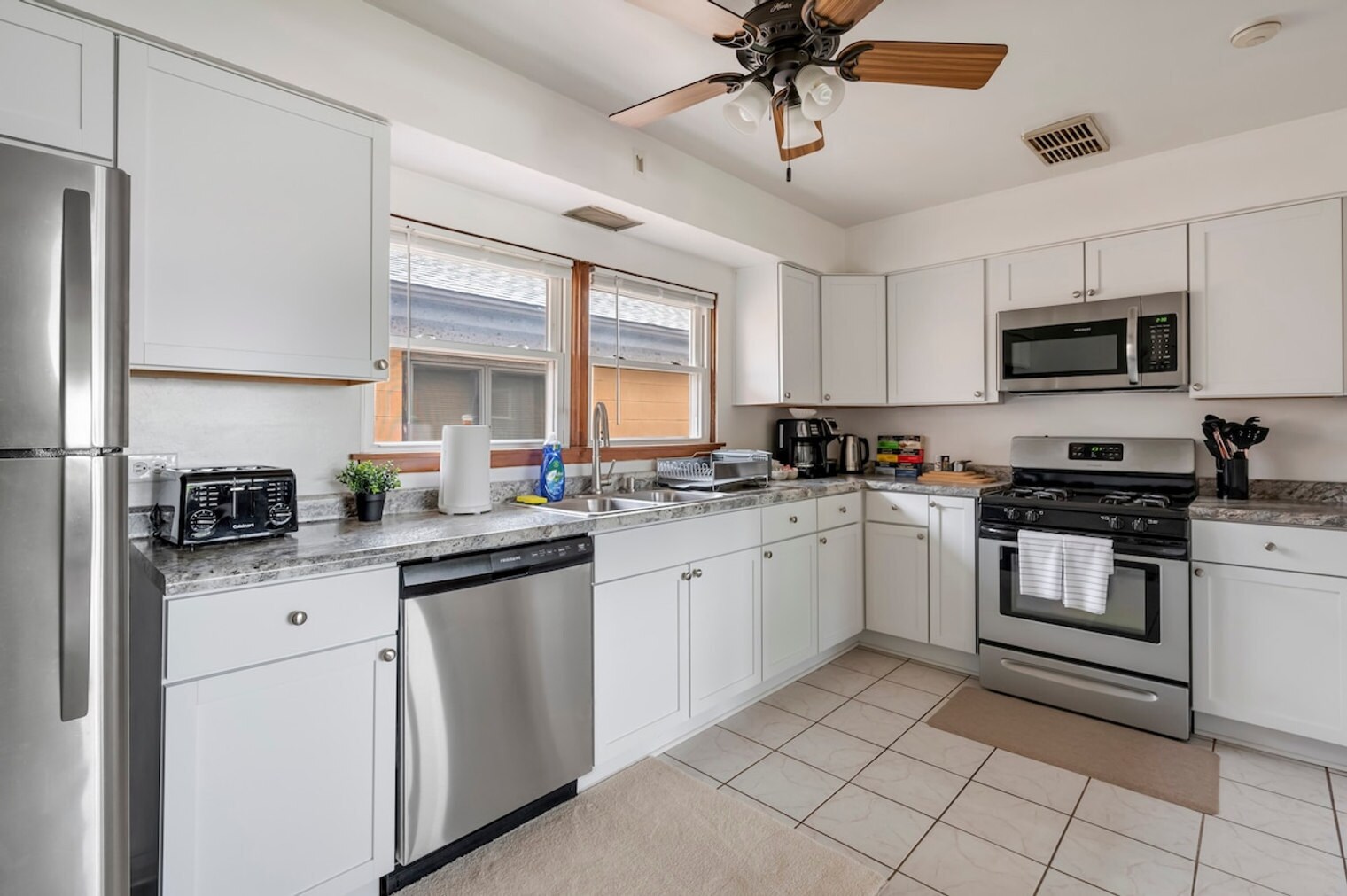 Building Photo - 26 W Burlington Ave