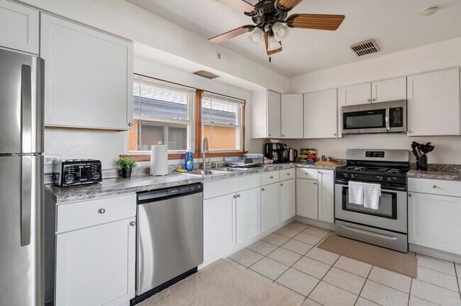 Building Photo - 26 W Burlington Ave