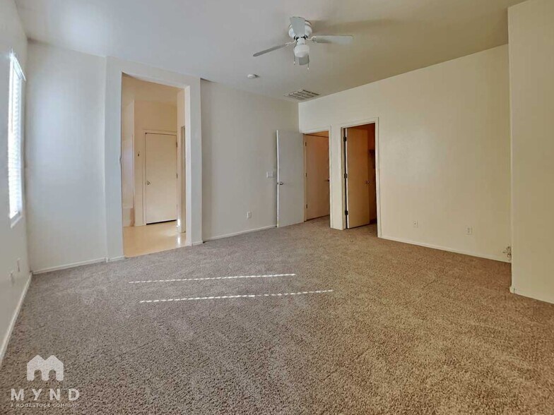 Building Photo - 8028 W Forest Grove Ave