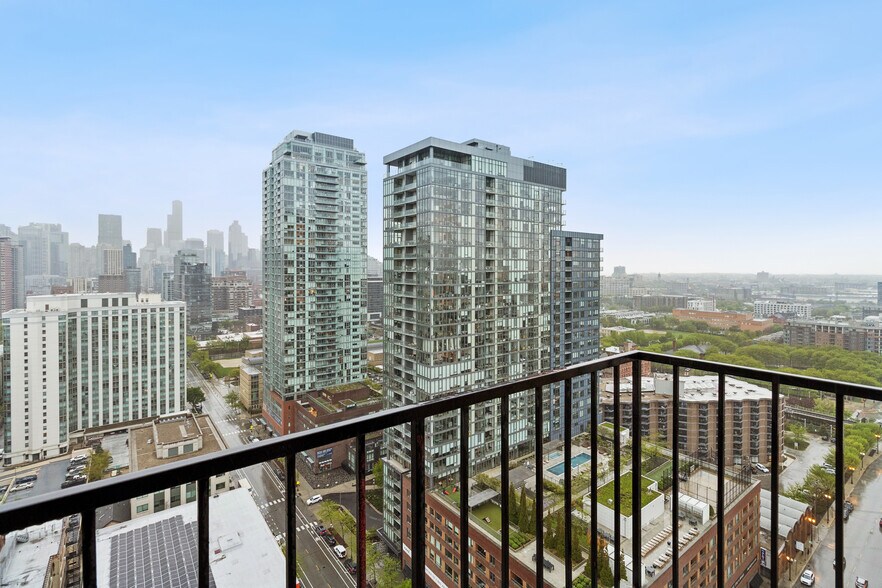 Another Great View - 1212 N La Salle Dr