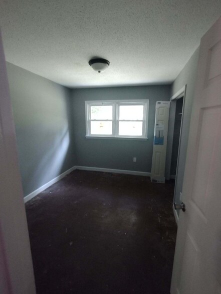 Building Photo - 1548 Charter Dr
