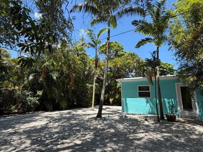 Building Photo - 1413 SW 23rd Ave
