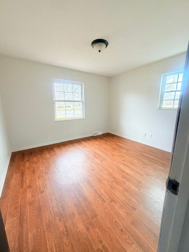 Building Photo - Charming Updated Duplex in Farragut