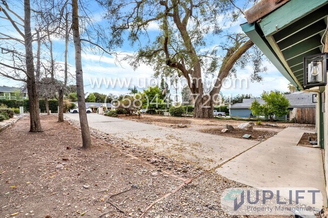 Building Photo - Country Estates - 4 bedroom 3 bathroom ove...