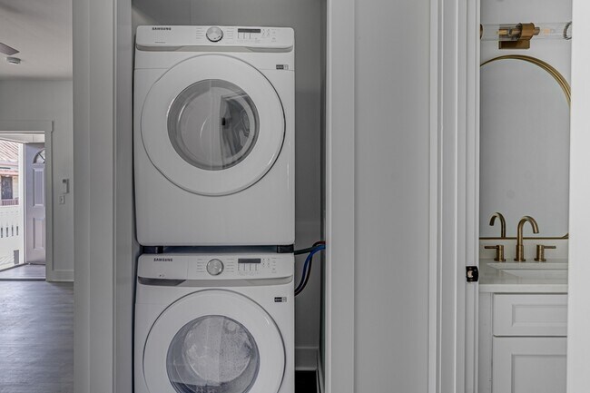 Building Photo - 637 E Anderson St