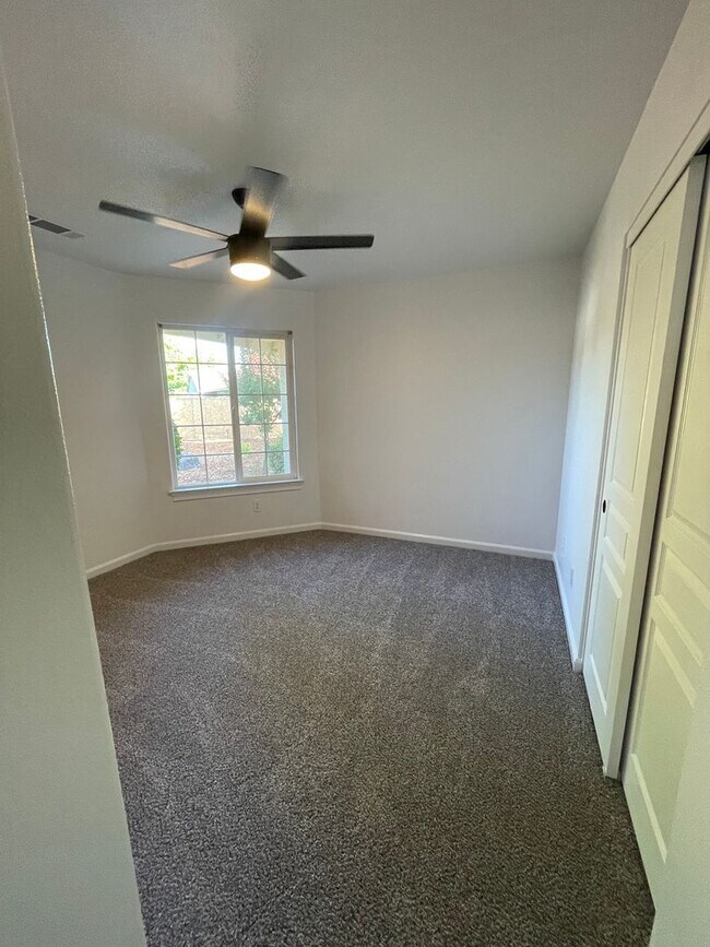 Building Photo - BEAUTIFUL 3 BEDROOM HOME FOR RENT