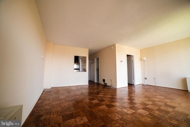 Building Photo - 4141 Henderson Rd