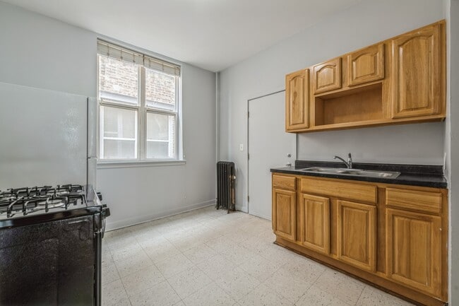 Building Photo - 308 N Kedzie Ave