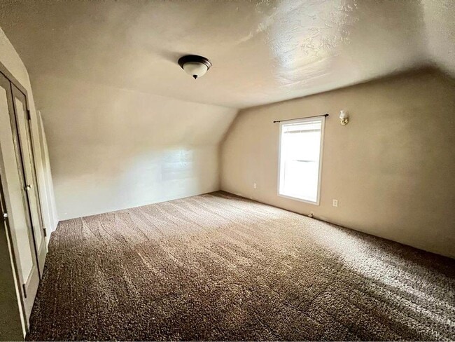 Building Photo - 230 SW Spring St