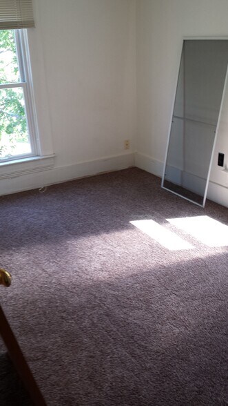 Building Photo - 906 Vine St