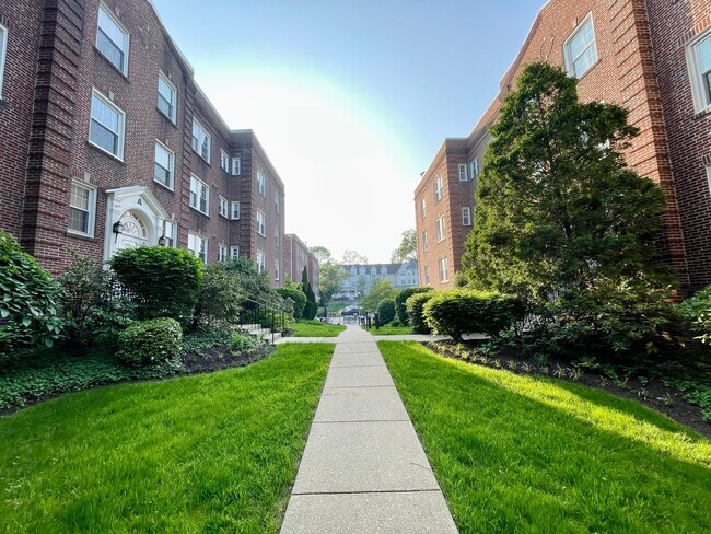 Walkway from street - 104 Woodside Rd