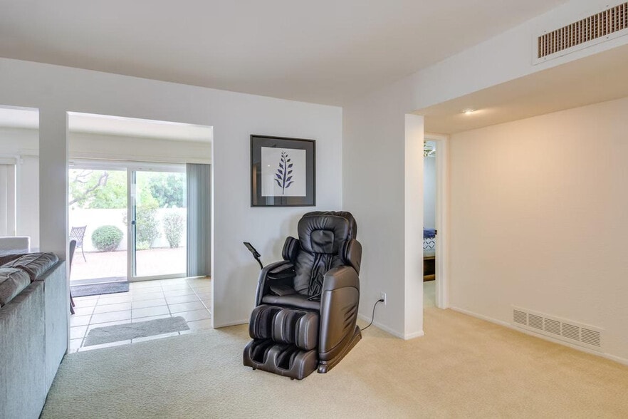 Building Photo - 5026 N Crestridge Dr