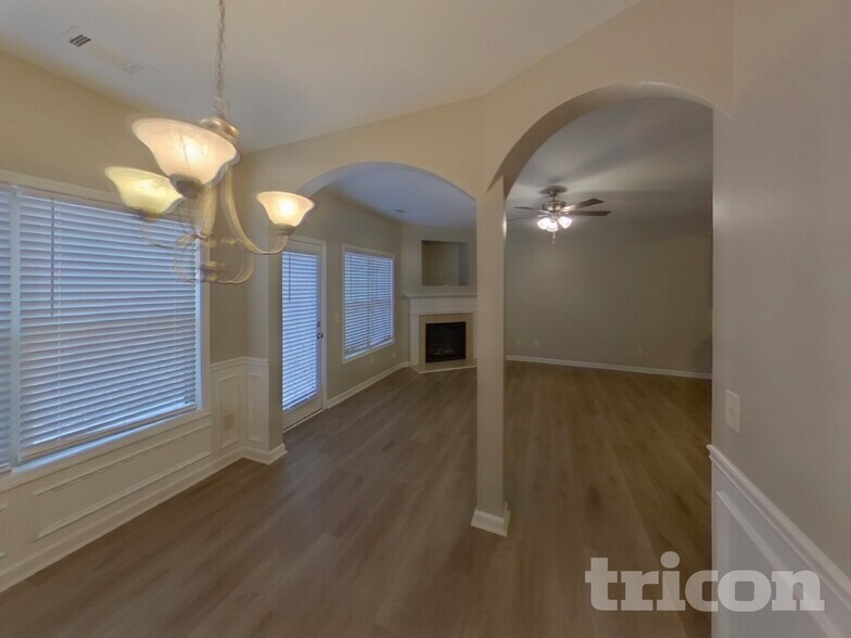 Building Photo - 2215 Oakland Downs Way