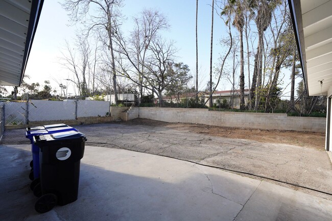 Building Photo - Beautiful Yucaipa Home with Private Garage