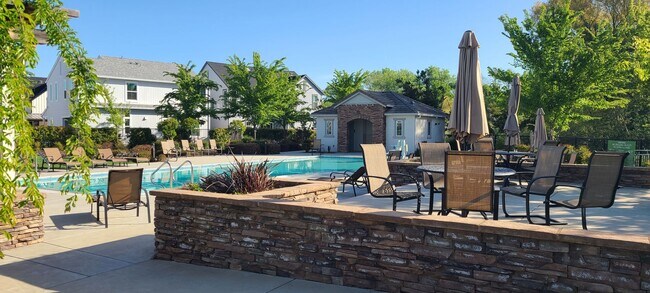 Building Photo - Beautifull Single Family Home in Folsom w/ Solar, Tankless Water Heater, Pool Access, Bonus Room ...