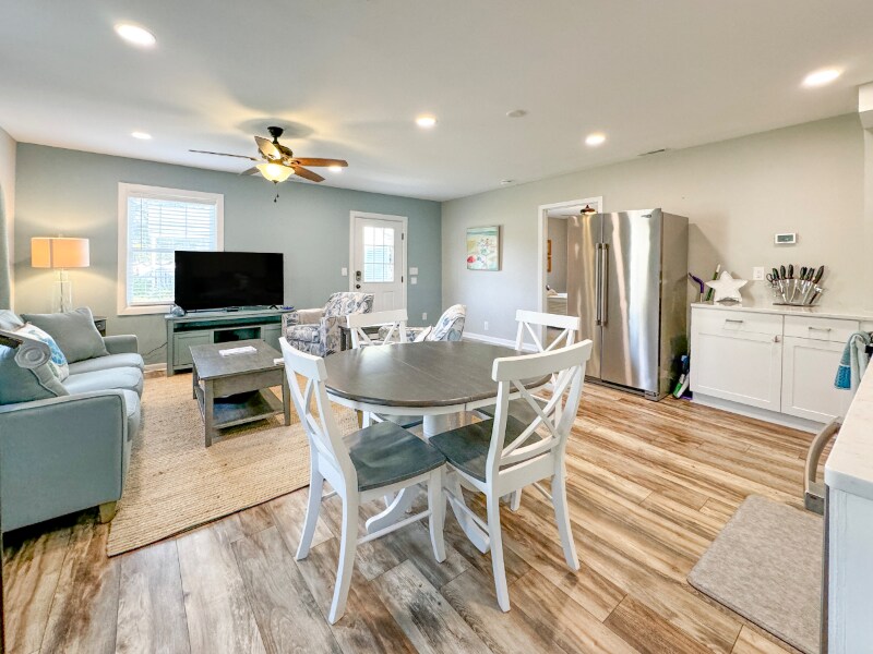 Building Photo - 2703 Homes Dr