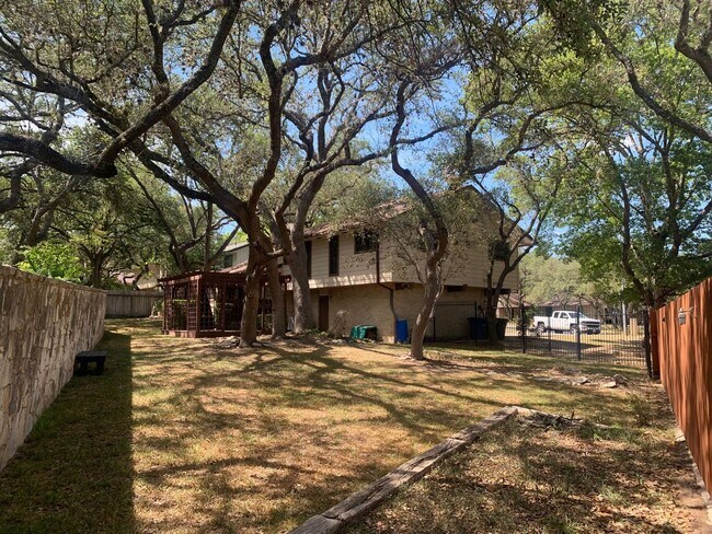 Building Photo - 9100 Tourney St