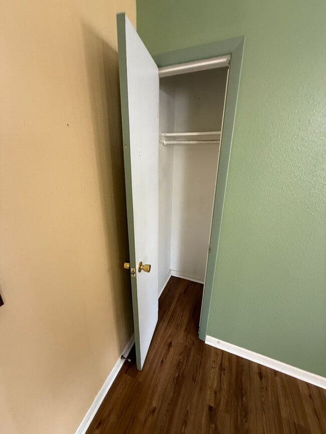 Building Photo - 4 Bedroom 2 Bathroom Home on Large Corner Lot with 2 Car Attached Garage In Great Neighborhood In...