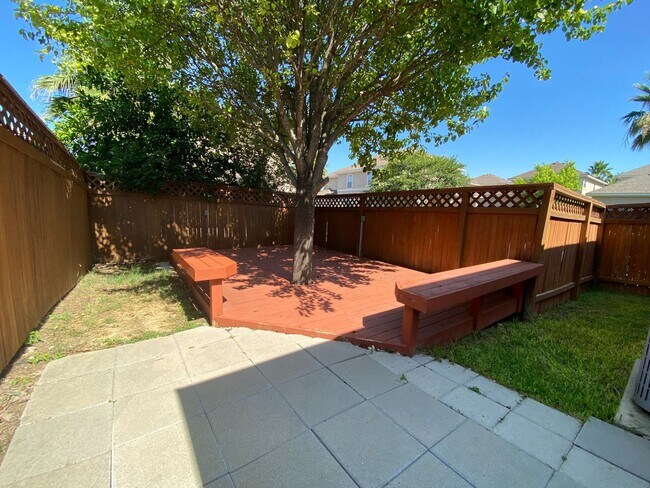 Building Photo - Medical Center/USAA/ UTSA 3 BD/2.5 BA Ready for Move In! ***MOVE IN SPECIAL***