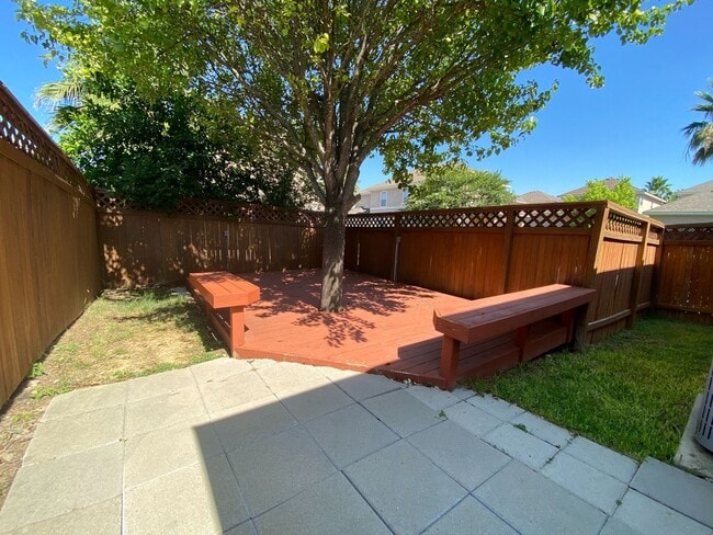 Building Photo - Medical Center/USAA/ UTSA 3 BD/2.5 BA Ready for Move In!
