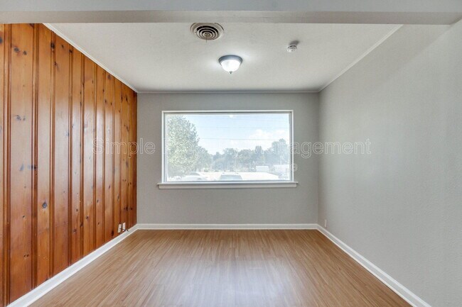 Building Photo - 813 S Midwest Blvd