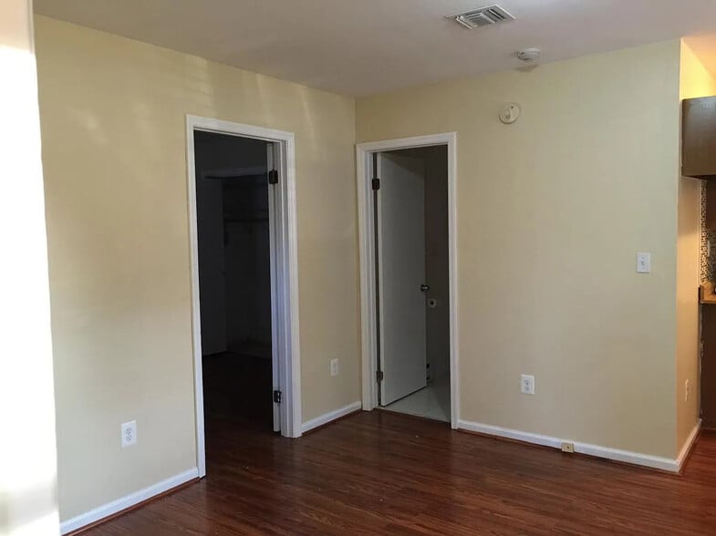 Building Photo - 2 Nob Circle