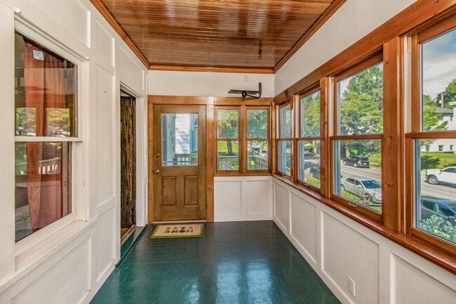 Building Photo - Wonderful 2 Bedroomed House in the heart of Saint Paul.