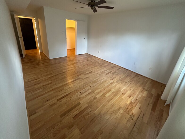 Building Photo - 2052 Royal Fern Ct