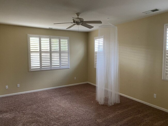 Building Photo - 6245 W Whitley Ave