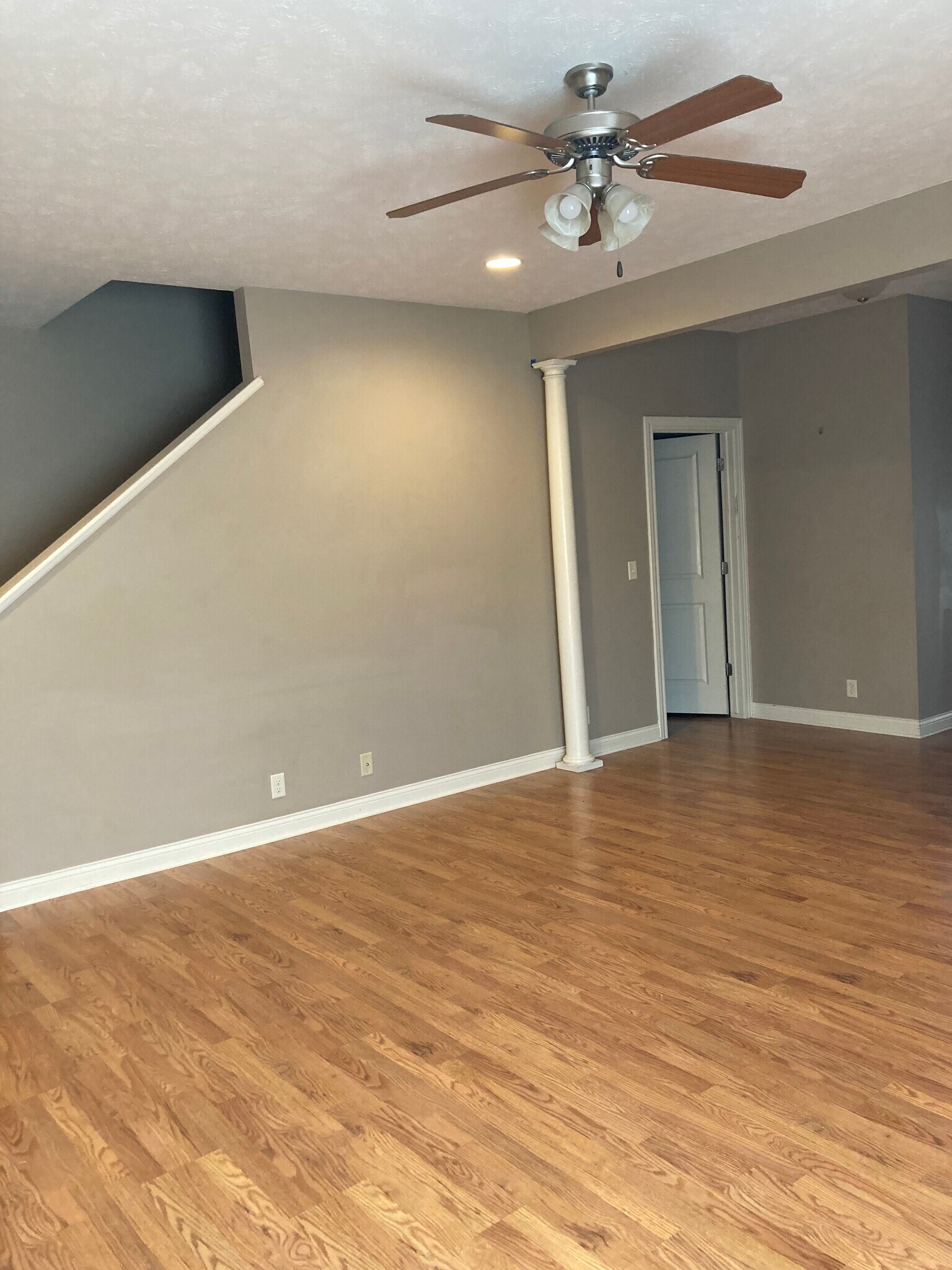 living room area - 1121 Turtle Creek Rd