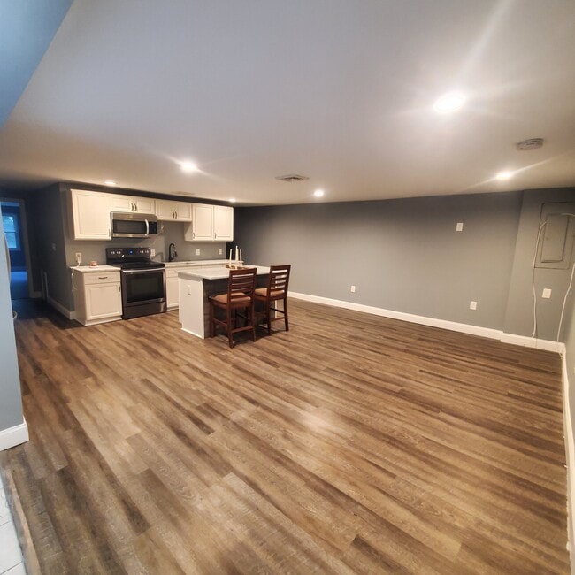 Building Photo - Cedar