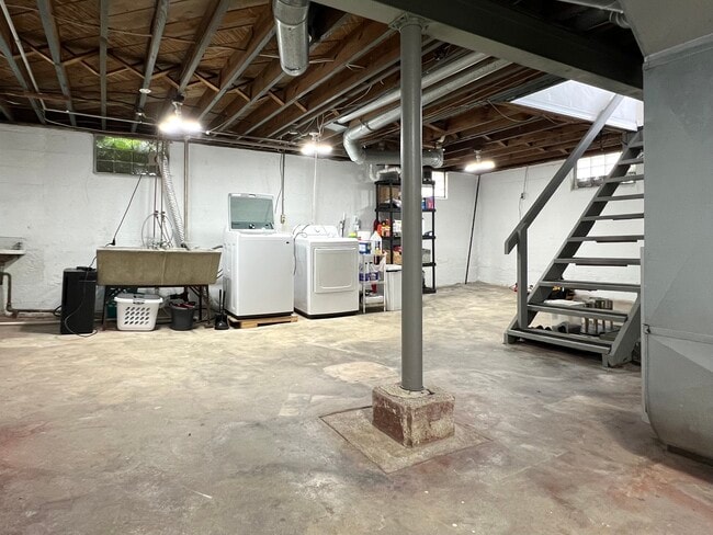 Building Photo - 1309 Central Park Ave