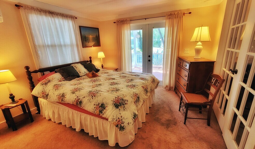 Building Photo - 523 Leaf Cir