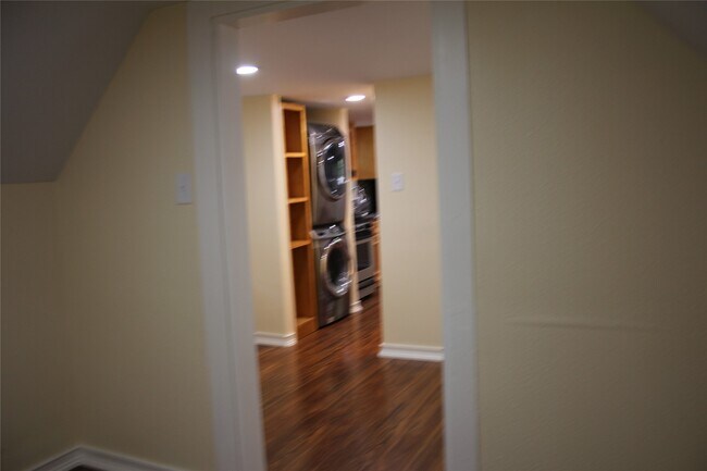 Building Photo - 7540 Ashburn St