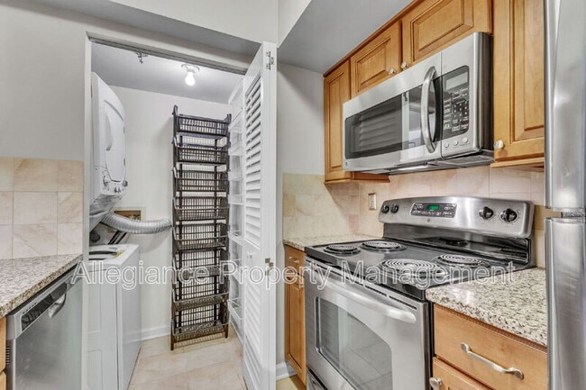 Building Photo - 1001 N Randolph St