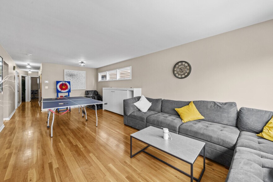 Building Photo - 857 Avenue C