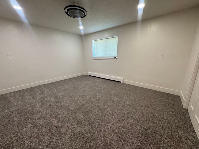 Building Photo - 210 W 1100 N