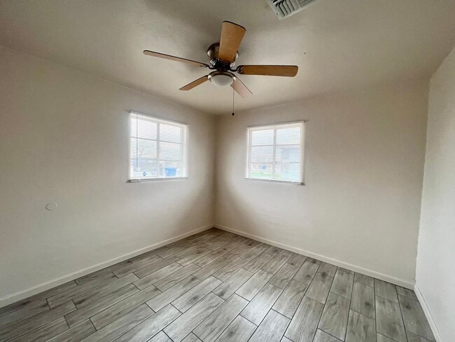 Building Photo - Bright & Comfortable Living in Prime Phoenix Location