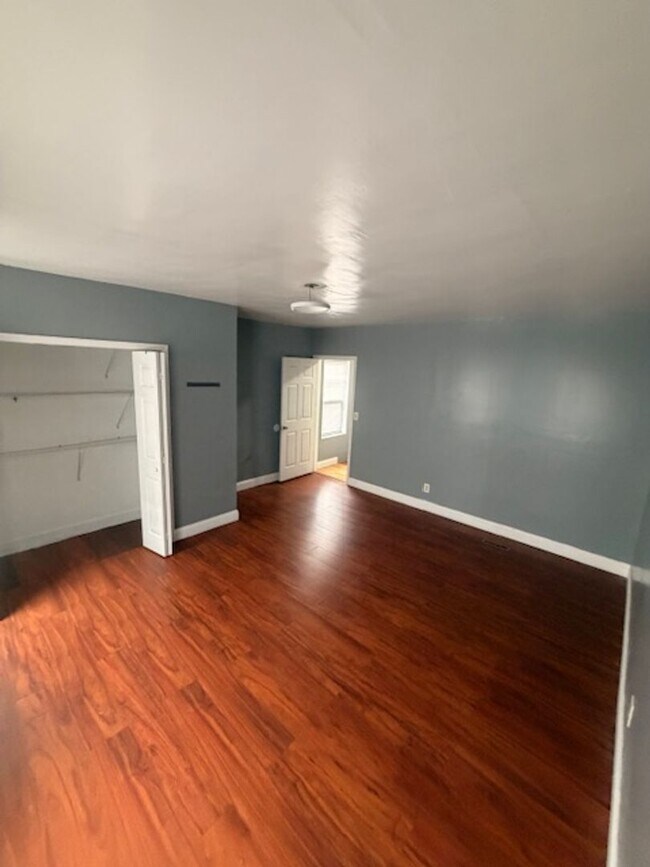 Building Photo - 925 Xenia Ave