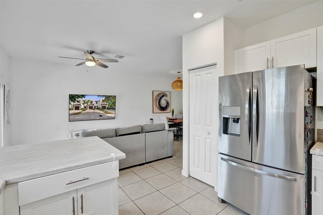 Building Photo - 20741 NE 5th Ct