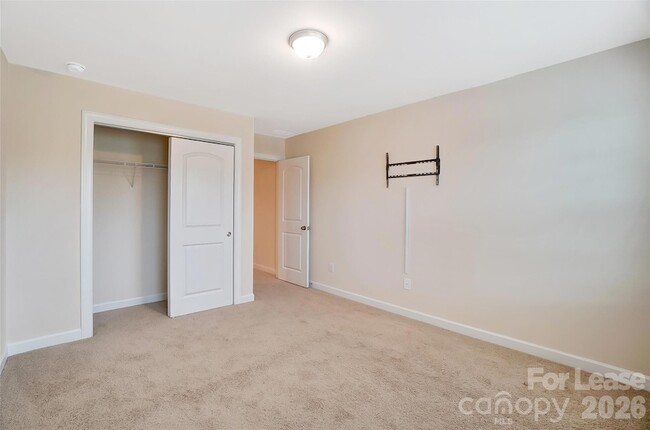 Building Photo - 5822 Clan MacLaine Dr