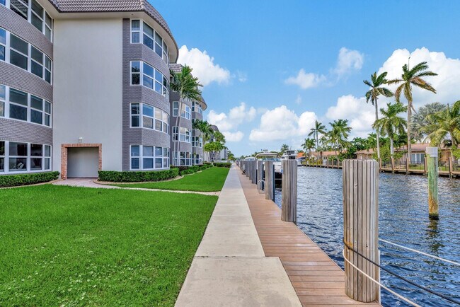 Building Photo - 3121 NE 51st St